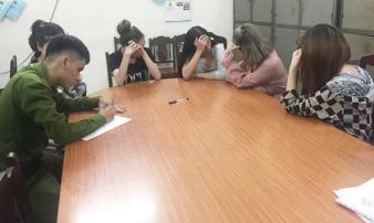 Bắt quả tang 4 cô gái dùng ma túy xuyên đêm ở Đà Nẵng Bắt quả tang 4 cô gái dùng ma túy xuyên đêm ở Đà Nẵng