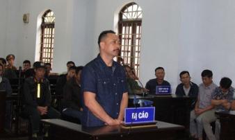 Trùm gỗ lậu Phượng 'râu' cùng hàng loạt cán bộ hầu tòa Trùm gỗ lậu Phượng 'râu' cùng hàng loạt cán bộ hầu tòa