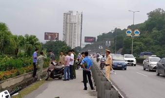 Truy tìm đối tượng chặn đường đâm một phụ nữ trọng thương trên cầu Bãi Cháy Truy tìm đối tượng chặn đường đâm một phụ nữ trọng thương trên cầu Bãi Cháy