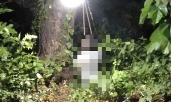 Tá hỏa phát hiện người đàn ông chết trong tư thế treo cổ trước xưởng gỗ nhà mình Tá hỏa phát hiện người đàn ông chết trong tư thế treo cổ trước xưởng gỗ nhà mình