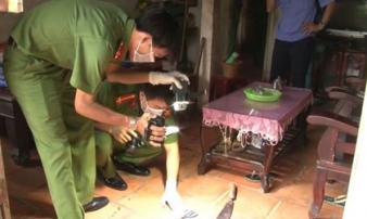 Bị nhắc nhở, nghịch tử rút dao đâm mẹ ruột rồi bỏ trốn lên đồi Bị nhắc nhở, nghịch tử rút dao đâm mẹ ruột rồi bỏ trốn lên đồi