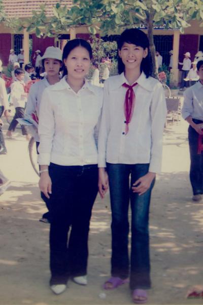 Top Model Hoàng Thùy lộ ảnh thơ bé 'xấu xí'