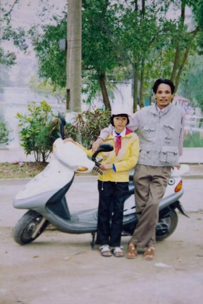 Top Model Hoàng Thùy lộ ảnh thơ bé 'xấu xí'