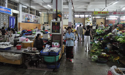 Ảm đạm chợ Tết Sài Gòn, Đà Nẵng