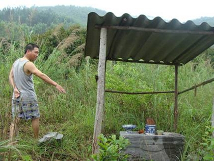 Con lợn vàng và cuộc đào phá mộ vua lấy sỏi xây nhà