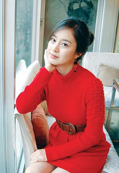 Diện đồ ấm kiểu Kim Tae Hee