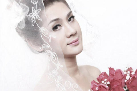 Lung linh ảnh Lâm Chí Khanh mặc váy cưới - 1