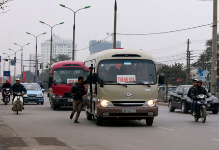 Đưa xe lên đường Hồ Chí Minh: 100 năm không hết nợ