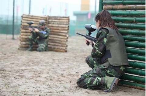 Giới trẻ Hà Nội nô nức xung trận Paintball