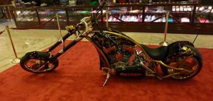 Ngắm xe chooper dát vàng của tỷ phú Donald Trump