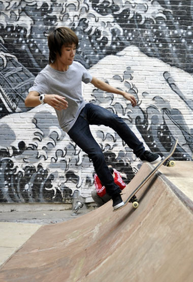 Hiện nay, những bạn trẻ đam mê trượt ván thường phải tập ở công viên, vườn hoa hay đường phố.