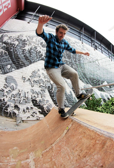 Steven, 24 tuổi đến từ Pháp thành thạo với đường trượt lòng chảo vốn đã quen thuộc ở nước ngoài.