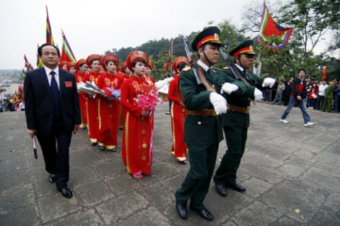 Mưa lớn trong ngày khai hội đền Hùng