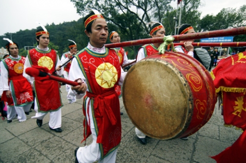 Tưng bừng khai hội đền Hùng