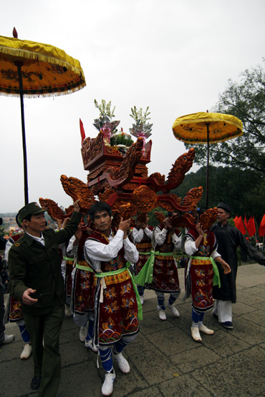 Tưng bừng khai hội đền Hùng