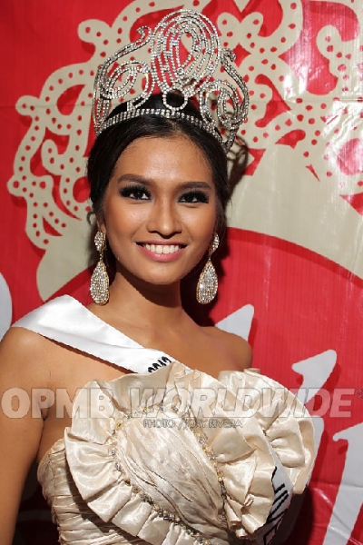 Janine Marie Tugonon giành ngôi vị Hoa hậu Hoàn Vũ Philippin 2012.