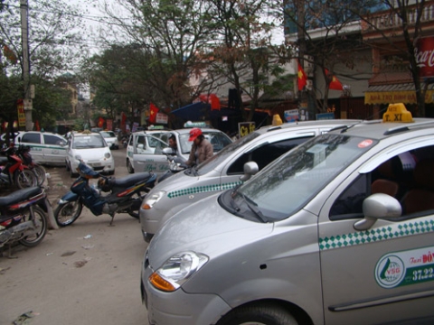 Hà Nội: Đấu giá để hạn chế taxi vào trung tâm