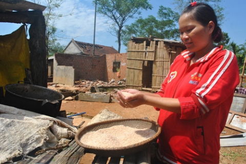 Lốc xoáy phá tan hoang một xã trong ít phút