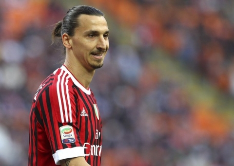 MILAN, ITALY - APRIL 25:  Zlatan Ibrahimovic of AC Milan looks on during the Serie A match between AC Milan and Genoa CFC at Stadio Giuseppe Meazza on April 25, 2012 in Milan, Italy.