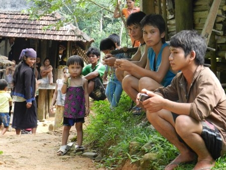 Chùm ảnh: Hoang vắng làng 'bệnh lạ' Quảng Ngãi