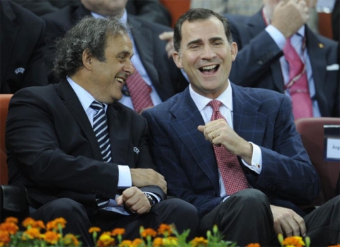 Felipe de Borbon attended the match on the stage of authorities.  In the picture, with Platini.