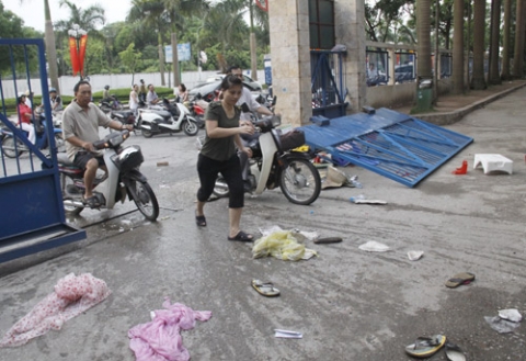 Trắng đêm, “chen bẹp ruột” vẫn không xin học cho con 12