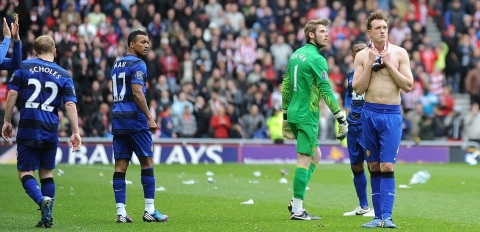 Nightmare: United's players are helpless as they absorb the news coming in from the Etihad Stadium