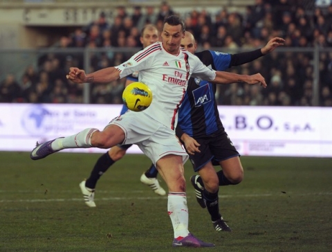 AC Milan's Swedish forward Zlatan Ibrahimovic takes a shot during the Italian Serie A football match AC Milan against Atalanta on January 8, 2012 in Bergamo.