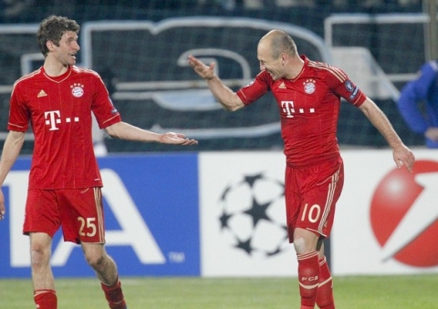 Arjen Robben (R) and Thomas Muller of Bayern Munich celebrate after scoring against Olympique Marseille during their Champions League quarter-final first leg soccer match at Velodrome Stadium in Marseille March 28, 2012.