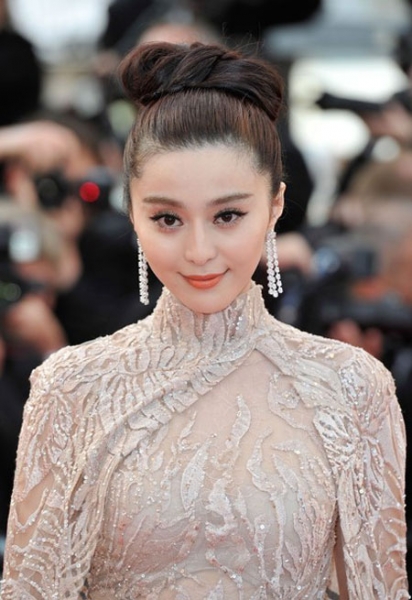 Cannes 2012: Mỹ nhân nóng bỏng và siêu xe dát vàng