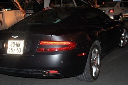 Chân dài Vũ Thu Phương 'tái xuất' khoe siêu xe 9 tỷ