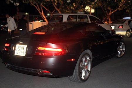 Chân dài Vũ Thu Phương 'tái xuất' khoe siêu xe 9 tỷ