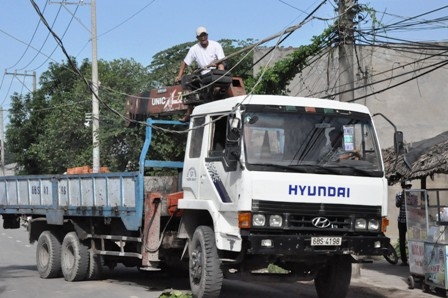 Ảnh:  Lốc xoáy 'đánh sập' 60 căn nhà ở TP. HCM