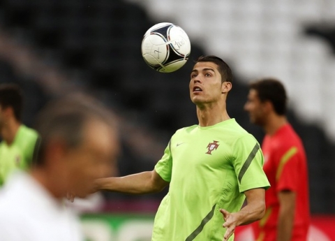 Portugal's Cristiano Ronaldo attends a training session at Donbass Arena in Donetsk, June 26, 2012. Portugal will face Spain tomorrow in a semi-final of the Euro 2012 soccer tournament.