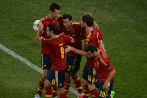 Spain's players celebrate after a penalty during the Euro 2012 football championships quarter-final match Spain vs France on June 23, 2012 at the Donbass Arena in Donetsk.