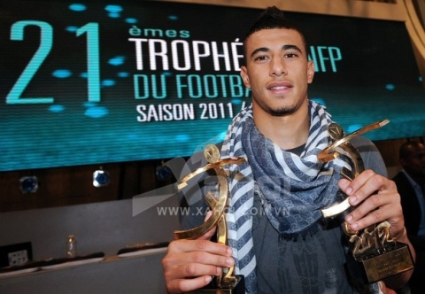 Montpellier's Moroccan forward Younes Belhanda poses after receiving the best hope L1 player trophy during the TV show 'Canal Football Club' on May 14, 2012 in Paris, as part of the 20th edition of the UNFP (French National Professional Football players Union) trophy ceremony.