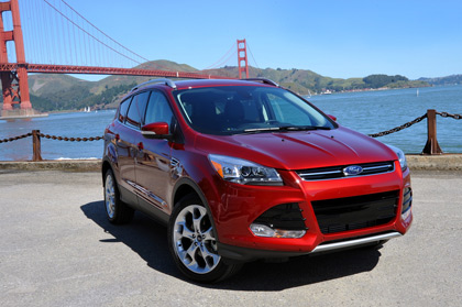 Ford Escape đời cũ bị 'soi', đời mới dính triệu hồi