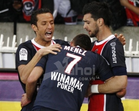 Paris Saint Germain's, PSG, Nene, left, and Javier Pastore, right, congratulate Jeremy Menez, center, for the opening goal during their French League One soccer match Paris Saint Germain against Olympique de Marseille at Parc des Prince stadium, in Paris, Sunday, April 8, 2012.