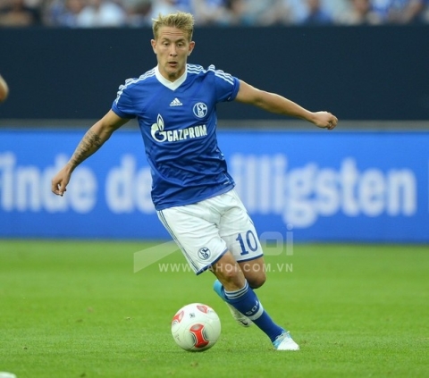 Schalke's midfielder Lewis Holtby plays the ball during their friendly football match Schalke 04 vs AC Milan in Gelsenkirchen, western Germany, on July 23, 2012. Milan won 1-0.