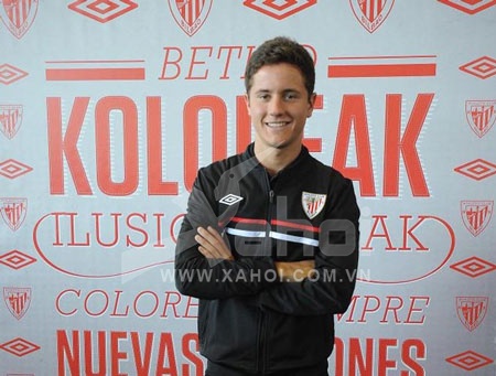 Ander Herrera trong bộ trang phục được sử dụng để di chuyển trên xe buýt của Athletic Bilbao