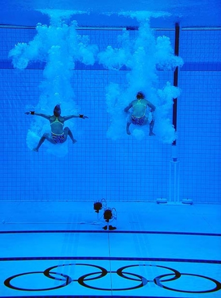 Chùm ảnh dưới nước độc đáo ở Olympic 2012