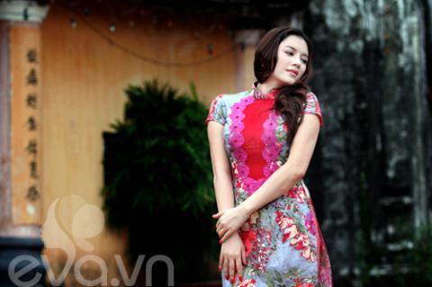 Lý Nhã Kỳ 'hút mắt' với áo dài cách tân - 15