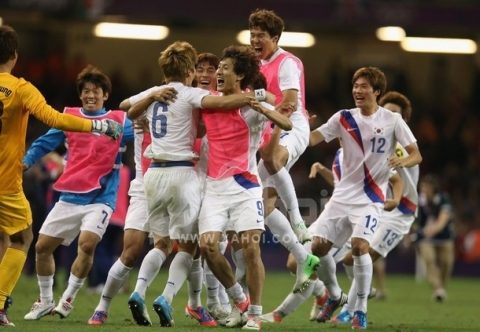 CARDIFF, WALES - AUGUST 04:  Dongwon Ji of Korea celebrates with team mates after winning in the penalty shoot out during the Men's Football Quarter Final match between  Great Britain and Korea, on Day 8 of the London 2012 Olympic Games at Millennium Stadium on August 4, 2012 in Cardiff, Wales.