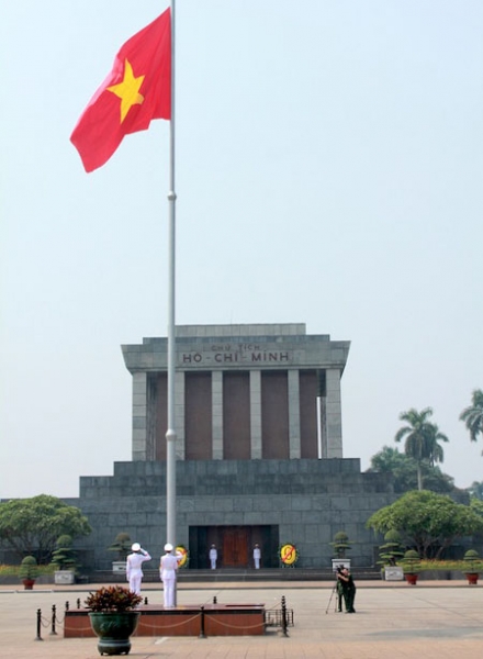 Hạ cờ rủ Quốc tang Đại tướng trên Quảng trường Ba Đình | Cờ rủ, Quốc tang, Đại tướng, Quảng trường Ba Đình, Đám tang đại tướng Võ Nguyên Giáp