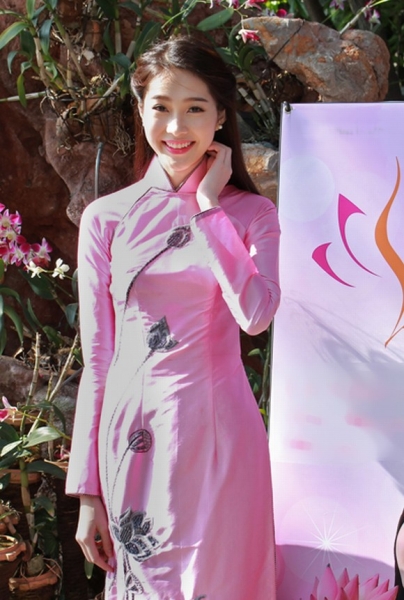 thu-thao-lam-dai-su-ao-dai3