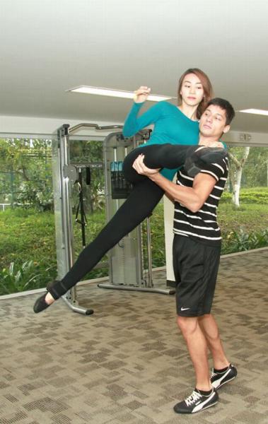 my-nhan-viet-miet-mai-tren-san-tap-buoc-nhay-hoan-vu8