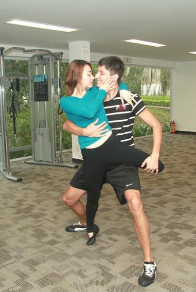 my-nhan-viet-miet-mai-tren-san-tap-buoc-nhay-hoan-vu9