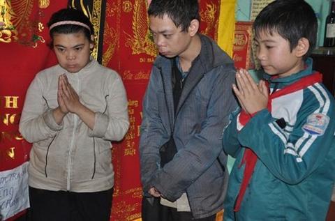 em-be-lop-7-cham-anh-chi-ngo-ngan-khien-cu-danh-mang-xuc-dong6