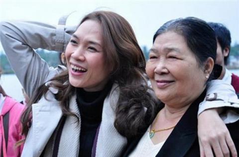 nhung-cai-om-tinh-cam-cua-me-con-my-nhan-viet12