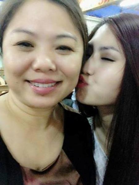 nhung-cai-om-tinh-cam-cua-me-con-my-nhan-viet5